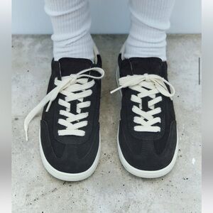 Brand New Leather athletic sneaker.  Contrast back.  Lace-up closure.